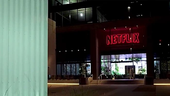 בין אמילי בפריז לפרופ' מבית הנייר: הסיורים המודרכים של נטפליקס