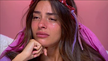 לאחר שהוחלט שהיא לא מקבלת מסר מהבית - דיאן מתפרקת