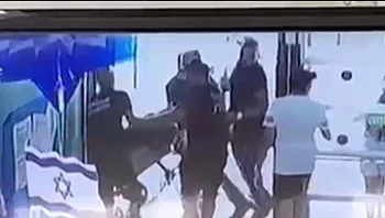 צעירים ניסו להכניס לבריכה אלכוהול וכשסורבו - דקרו את המאבטח