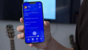 הסוף לזיופים: האפליקציה שמבטיחה לתקן לכם את השירה במהלך הקריוקי