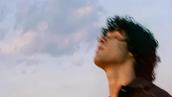 ״אני שונא אותך, אני מתגעגע אלייך״: מרגי משיק את הסינגל הבינלאומי הראשון