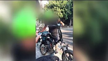 נדרסה ע"י אופניים - ומחפשת את הדורס שברח: "נכנס בי והעיף אותי על הראש"