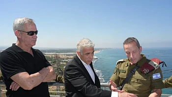 לפיד וגנץ ללבנון: "מי שינסה לפגוע בנו – יעשה טעות חמורה"