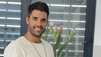 כבר לא מחכה לה: אליאב עוקץ את בר בקמפיין הראשון שלו מאז הדחתו