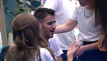 קאזם מקבל מסר מהבית ומתפרק