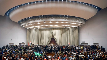 מהומות בעיראק: עשרות פרצו לבניין הפרלמנט בבירה בגדד