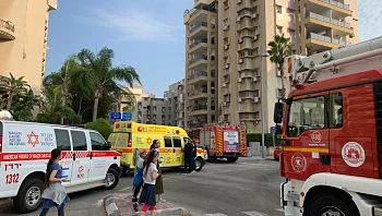 בת 76 נפגעה קשה בשריפה בבניין בחולון