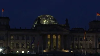 בגלל "צמצום אנרגיה": ערים שלמות באירופה בעלטה