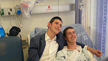 שני האחים שנפצעו בפיגוע - התאחדו בביה"ח: "זה נס"