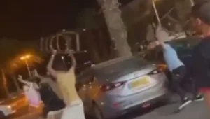 קטטה באילת: ממתינים במסעדה תקפו את הצוות | תיעוד