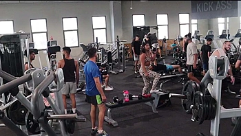 לעיני המצלמות: איך ישראלים הגיבו לאדם - שהטריד מתאמנת בחדר כושר?