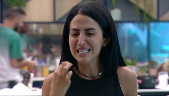 "אני לא באמת מעדיפה סיגריות על אוכל": בר מתפרקת לאחר ישיבת התקציב