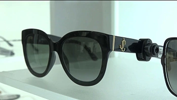 מלכת האאוטלטים: ליהיא גרינר יצאה למסע אחר הבגדים הכי שווים והכי זולים