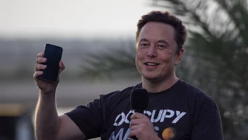 זה ציפור? זה חייזר? זה אילון מאסק