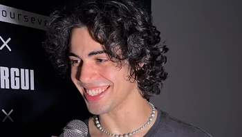 שלחנו מעריצה של מרגי לראיין אותו ולכתוב ביקורת הופעה; איך יצא? לא אובייקטיבי במיוחד