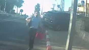 נהג חווה אירוע לבבי ואיבד שליטה על רכבו • תיעוד