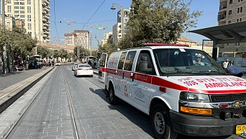 הולך רגל נפצע קשה מפגיעת הרכבת הקלה בירושלים