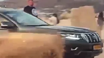 תיעוד: ילד בן 10 נתפס נוהג בפראות בג'יפ בחוף באשדוד