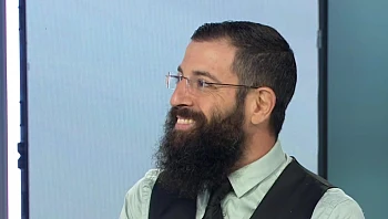 אייל אברהם מסביר איך אפשר להתגבר על משוכות במערכות יחסים