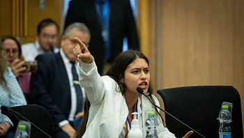 הדר מוכתר, את לא הקול שלי • דעה