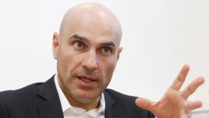 פרשת הדרכון בנתב"ג: אפי נוה הורשע בקבלת דבר במרמה
