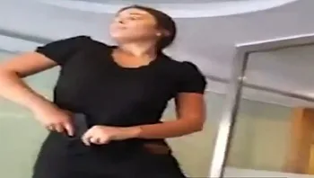 לשדוד את לבנון: אזרחים מגיעים לבנק עם אקדח כדי להוציא כסף