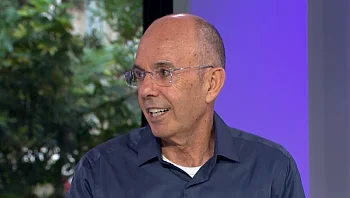 מירוץ חייו: מילד ללא השכלה ושפה - לפרופסור מוביל באקדמיה