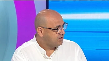 אלי כהן, מנכ"ל עמותת "פתחון לב" באולפן רגע לפני המשדר