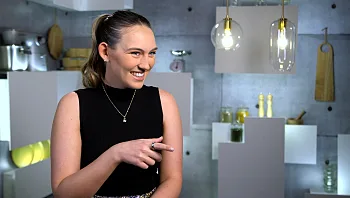 "כשהגעתי לישראל ראיתי את אסף על שלטי חוצות. זה היה מוזר'"