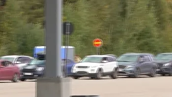 הבריחה מרוסיה: עשרות אלפים מנסים להימלט מהמדינה