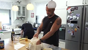 ההכנות האחרונות לחג - והישראלים שבחרו להעביר את ראש השנה בחו"ל