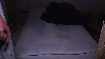 תיעוד בלב ירושלים: נערים מתגוררים במבנים נטושים בלי מים וחשמל