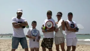 שיגעון המטקות: האנשים שמכורים למשחק של הקיץ