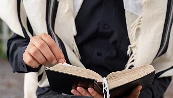 עשה ואל תעשה: המדריך המלא לחילוני בבית הכנסת בכיפור