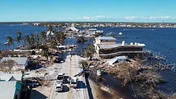 רבבות בלי בית: התושבים שמתקשים להשתקם אחרי ההוריקן הקטלני
