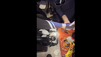 עיסוי שהסתבך: כבאים חילצו אישה שרגלה נתקעה בכיסא מסאז'