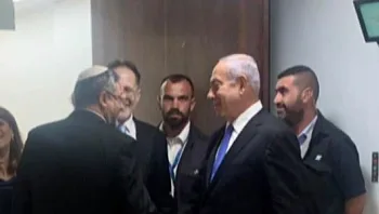 מבוכה בהקפות: נתניהו סירב לעמוד לצידו - ובן גביר הורד מהבמה
