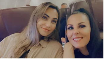 אישה נכה נאלצה לזחול ממטוס לאחר שנדרשה לשלם על כיסא גלגלים