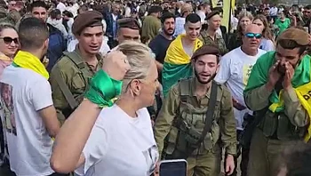 הסרטון שכבש את הרשת: אימו של עמית בן יגאל רוקדת עם לוחמים