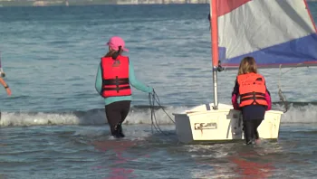 מדוע עיריית חיפה מונעת מילדים על הרצף האוטיסטי לשוט?