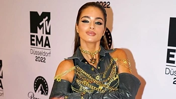 נועה קירל זכתה בפרס ה-EMA ועקצה את קניה ווסט