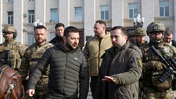 אחרי הנסיגה הרוסית – זלנסקי הגיע לחרסון: "ממשיכים קדימה"