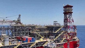 הצצה מבפנים: כך נראים החיים בלב ים על אסדת כריש