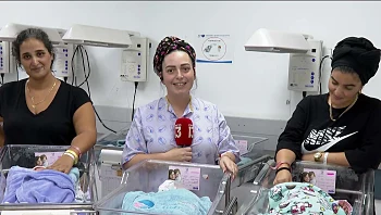 חברות מבטן ומלידה: אושפזו יחד חודשים - וילדו באותו יום