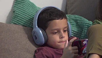 מחקר: האזנה למוזיקה באוזניות מגבירה את הסיכון לפגיעה בשמיעה