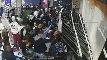 "קיבלתי מכה חזקה בראש": האישה שקיר קרס עליה בחנות משחזרת