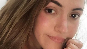 שופטת הושעתה לאחר שעלתה בזום כשהיא חצי עירומה ומעשנת