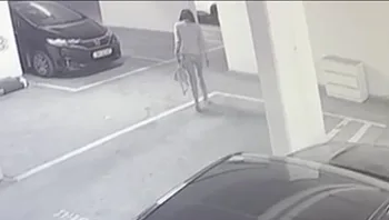 שוד בחניון הבית: באיומי אקדח - שעון יד בשווי חצי מיליון שקלים נגנב
