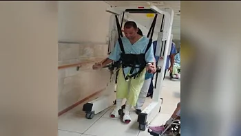 בזכות תרופה ניסיונית: נכה משותק קם על רגליו - וחזר ללכת