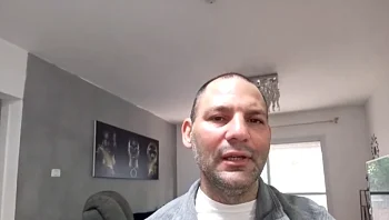 סבל משיתוק בידיו וברגליו - ובזכות תרופה ניסיונית הצליח ללכת
